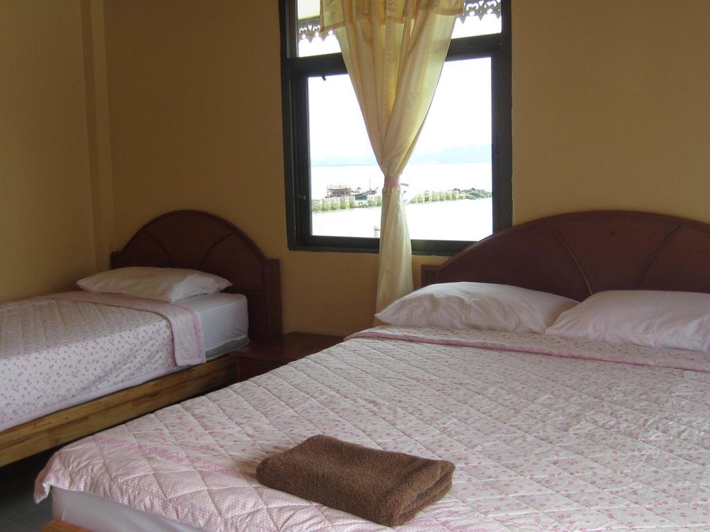 Charung Beach Haad Rin Exterior photo