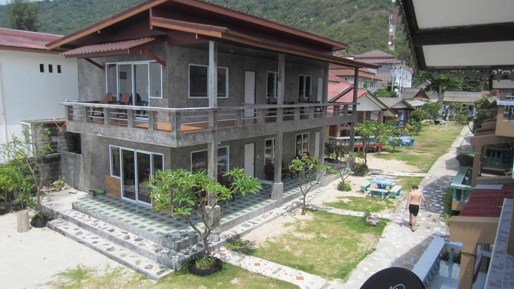 Charung Beach Haad Rin Exterior photo